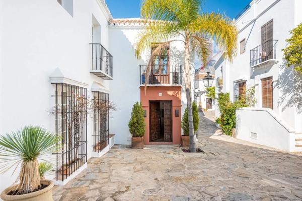 Terraced house for sale at Barrio Lomas de Marbella Club , Marbella photo 1