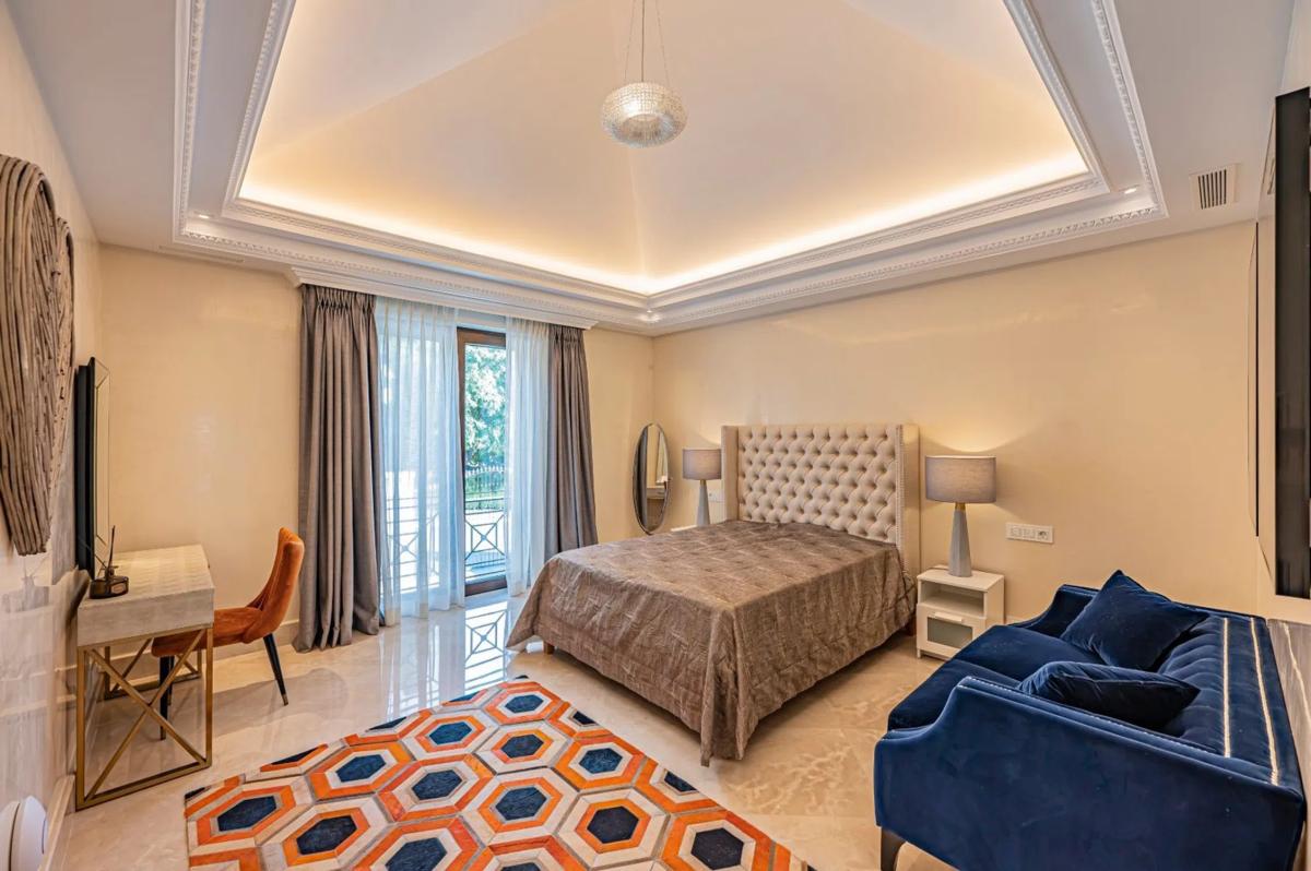 Sprzedaż niezależnego domku jednorodzinnego w Lugar Urbanizacion Sierra Blanca, Marbella photo 1