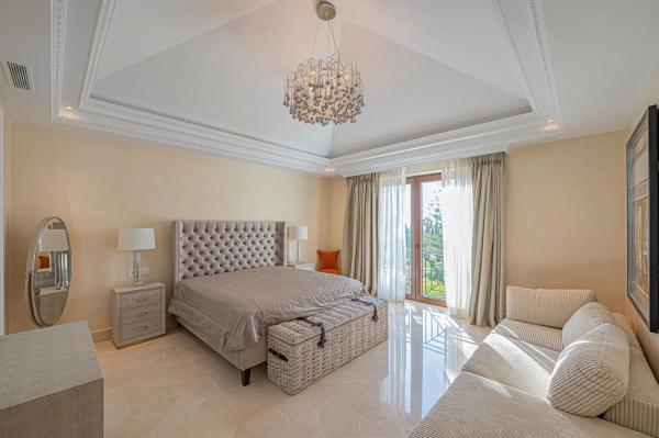 Chalet independiente en venta en Lugar Urbanizacion Sierra Blanca, Marbella
thumbnail 1
