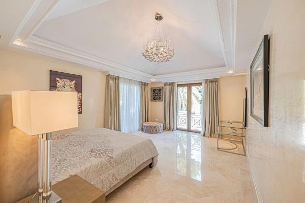 Chalet independiente en venta en Lugar Urbanizacion Sierra Blanca, Marbella
thumbnail 2
