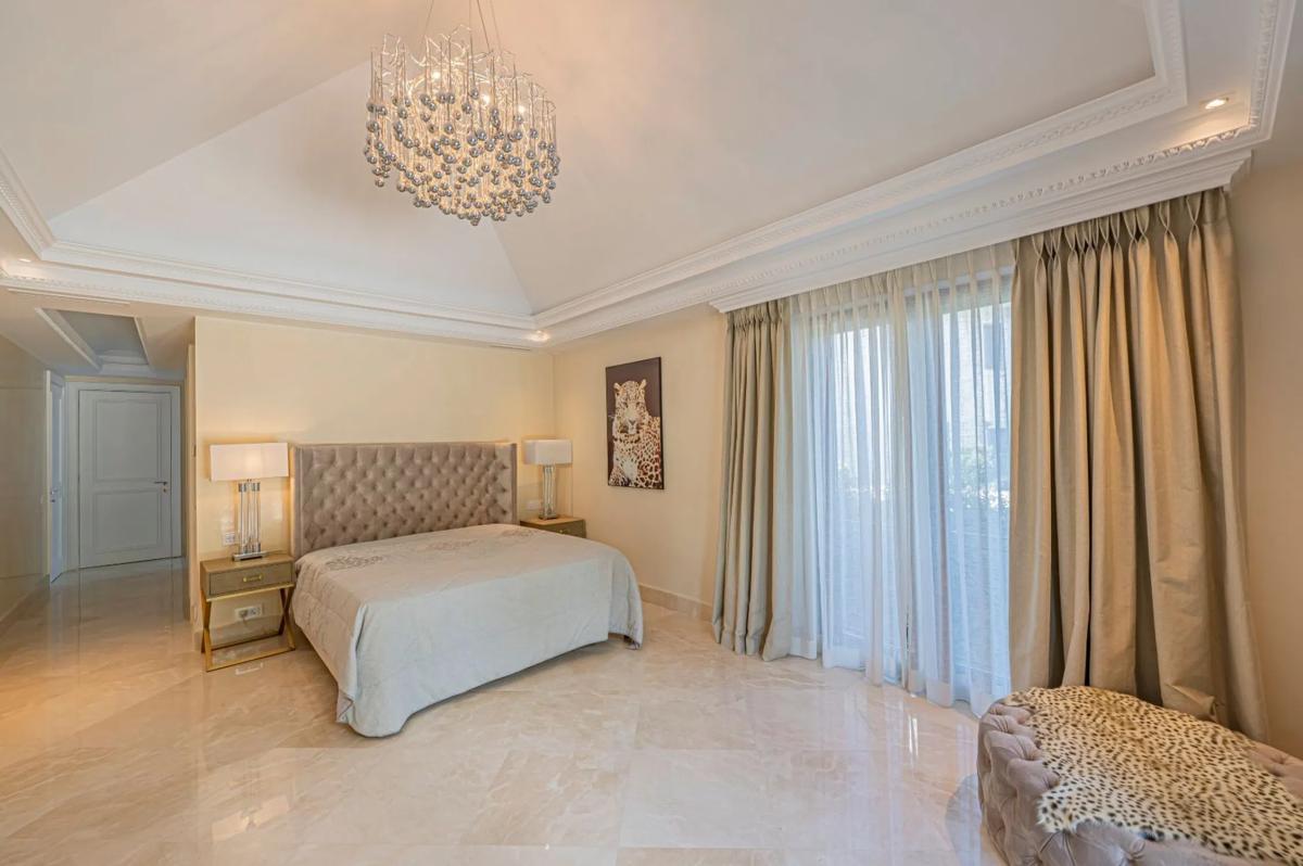 Sprzedaż niezależnego domku jednorodzinnego w Lugar Urbanizacion Sierra Blanca, Marbella photo 4