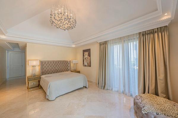 Chalet independiente en venta en Lugar Urbanizacion Sierra Blanca, Marbella
 photo 4