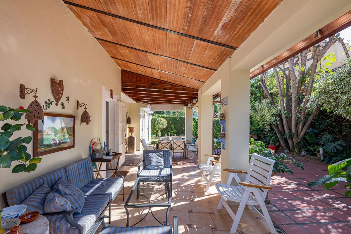Sale of independent chalet in Barrio La Carolina-Guadalpín, Marbella
photo 3