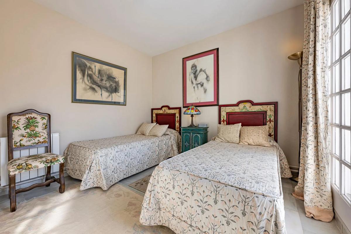 Sale of independent chalet in Barrio La Carolina-Guadalpín, Marbella
photo 4