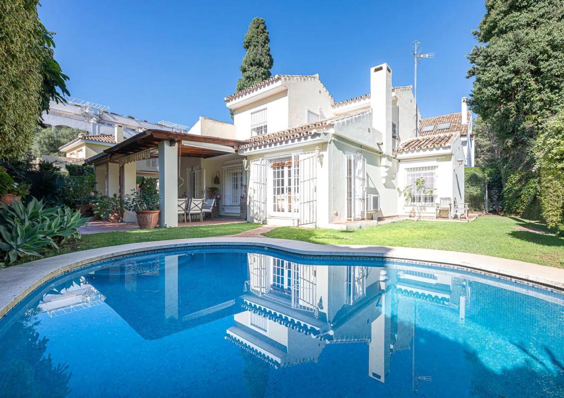 Sale of independent chalet in Barrio La Carolina-Guadalpín, Marbella
photo 5