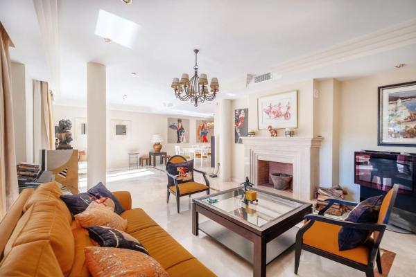 Penthouse for sale at Calle Wagner, Marbella photo 1