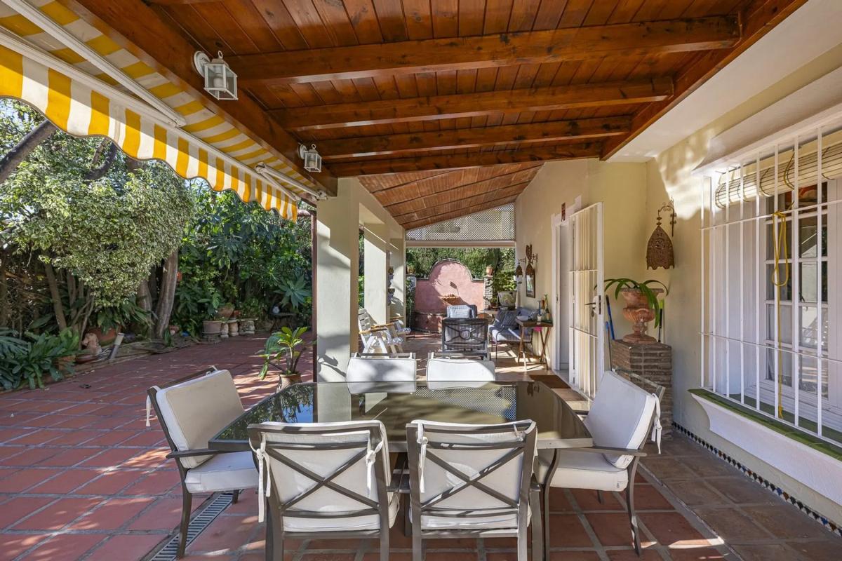 Sprzedaż niezależnego domku jednorodzinnego w  Calle Romero de Torres, 15, Marbella photo 5