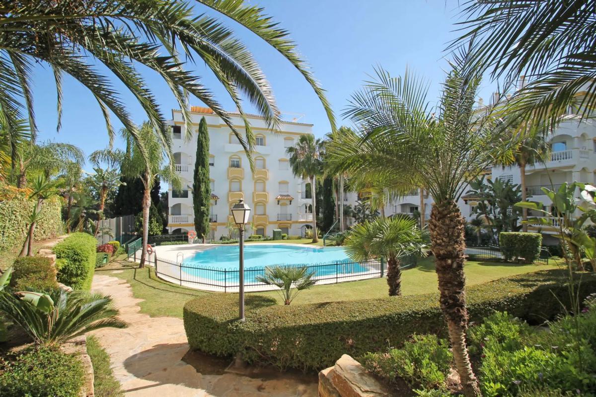 Sale of apartment in Avenida Conde Rudi, Marbella
 photo 3