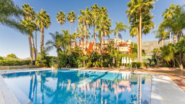 Chalet pareado en calle Santillana del Mar thumbnail 2