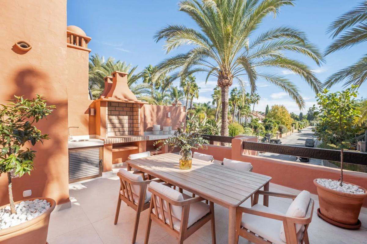 Venta de chalet adosado en Pintor Francisco Iturrino , Marbella photo 2