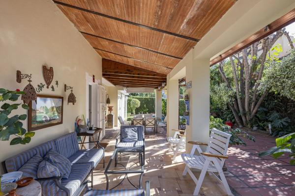 Chalet wolnostojący na sprzedaż w  Barrio La Carolina-Guadalpín, Marbella photo 1