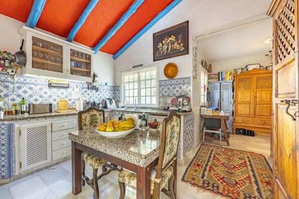 Chalet wolnostojący na sprzedaż w  Barrio La Carolina-Guadalpín, Marbella photo 4