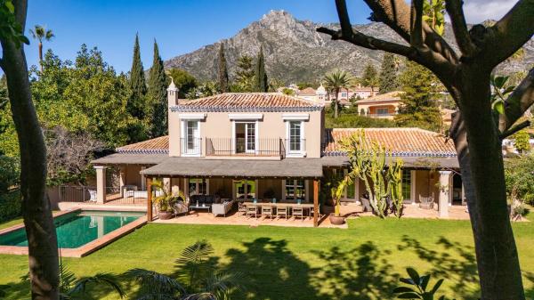 Chalet independiente en venta en Urbanización Cortijo de Nagüeles, Marbella
thumbnail 1