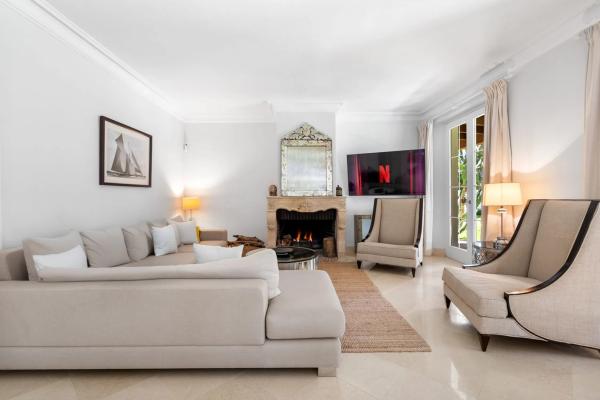 Chalet independiente en venta en Urbanización Cortijo de Nagüeles, Marbella
thumbnail 2