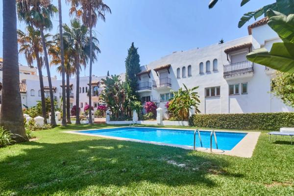 Dom szeregowy na sprzedaż w  CL VELAZQUEZ-UR CASABLANCA , Marbella photo 1
