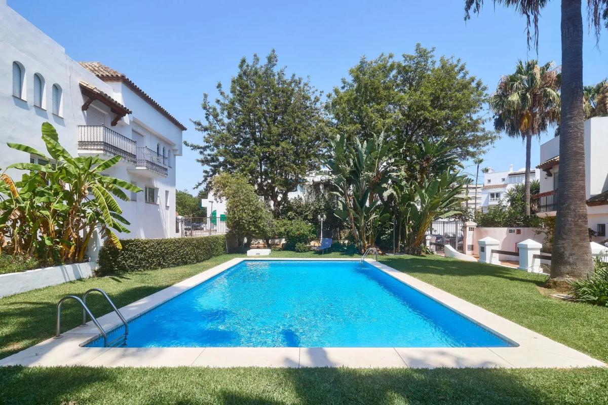 Venta de chalet adosado en  CL VELAZQUEZ-UR CASABLANCA , Marbella photo 4