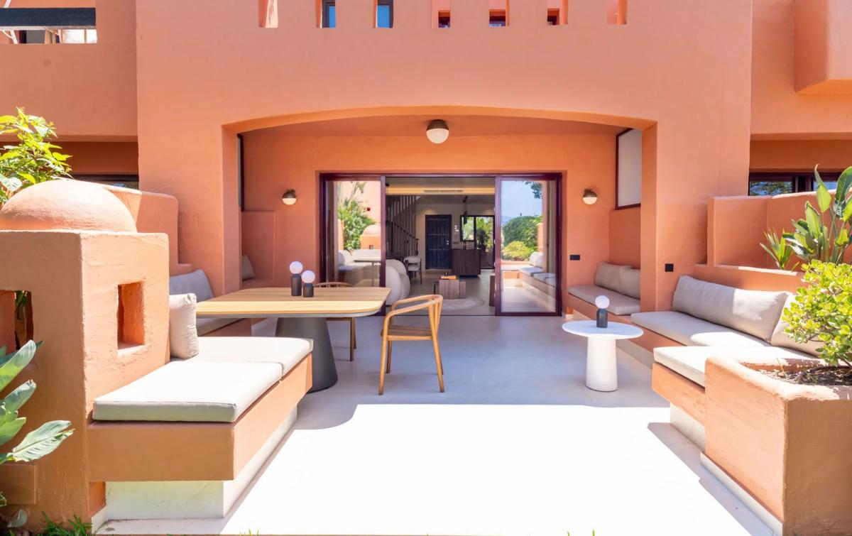 Sprzedaż niezależnego domku jednorodzinnego w  Barrio Lomas de Marbella Club, Marbella photo 3