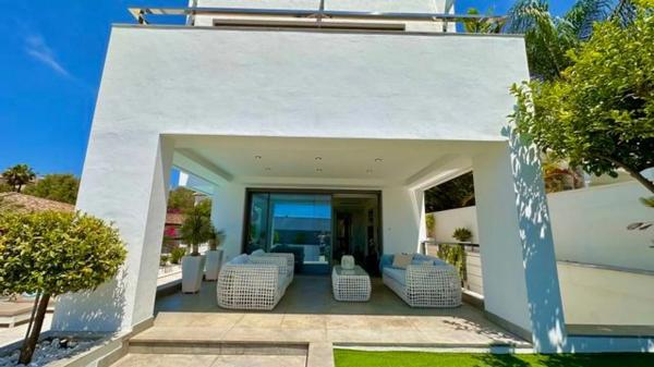 Chalet independiente en venta en Calle Benaojan, 109, Marbella
thumbnail 1