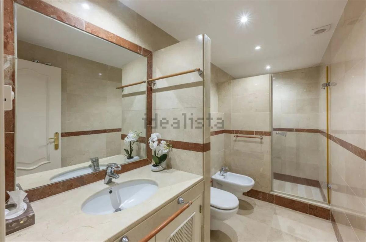 Продажа квартиры на Calle José Meliá, 5, Марбелла
photo 2