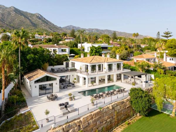 Chalet independiente en venta en Calle Cartama, 68 -70, Marbella
 photo 4