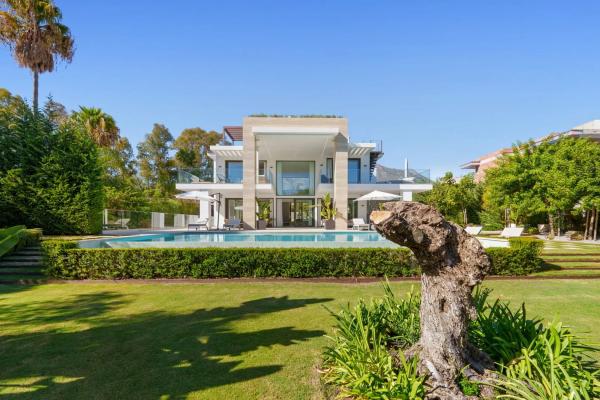 Chalet independiente en venta en Poligono URPNG9, 132, Marbella
thumbnail 1