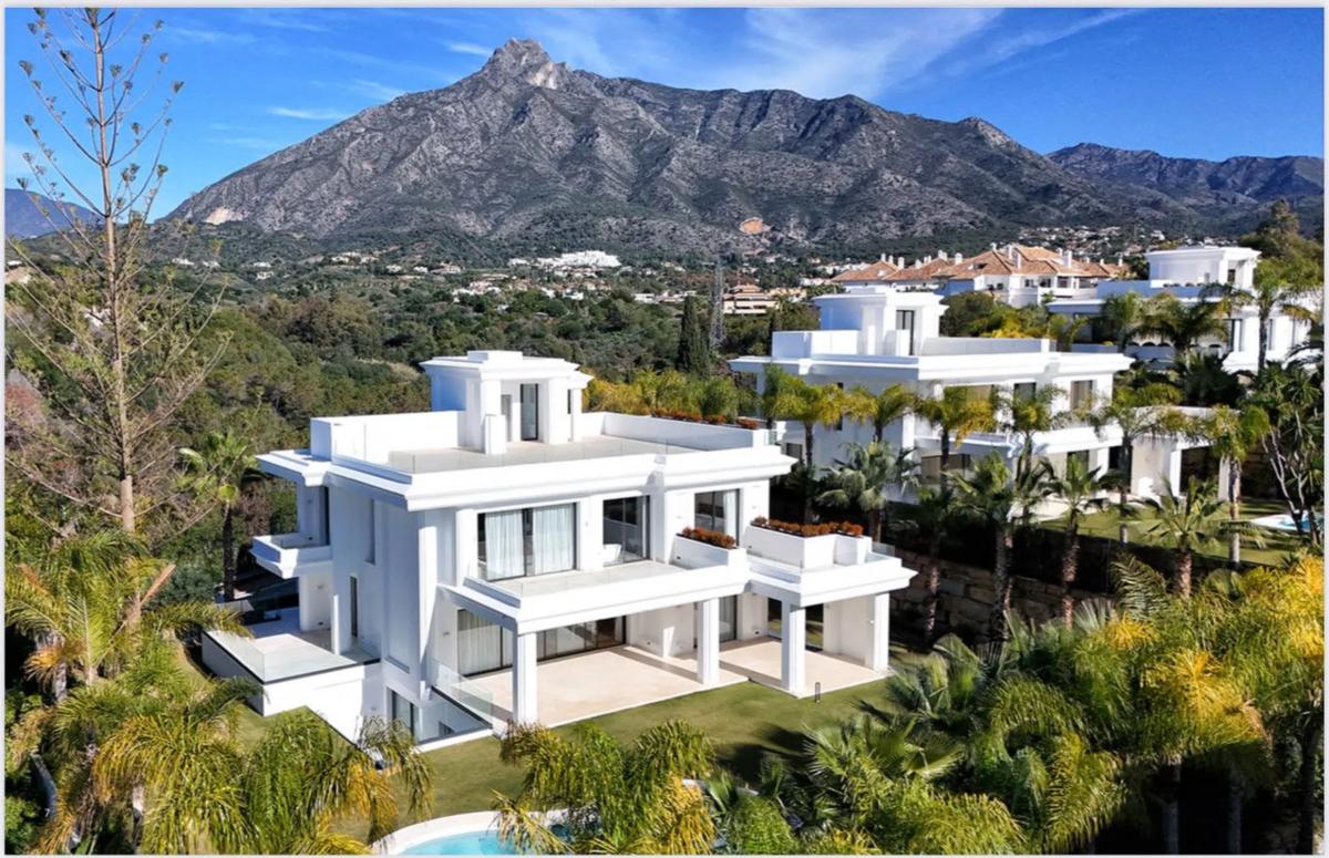 Sprzedaż niezależnego domku jednorodzinnego w  Urbanización Lomas de Marbella Club, Marbella photo 3