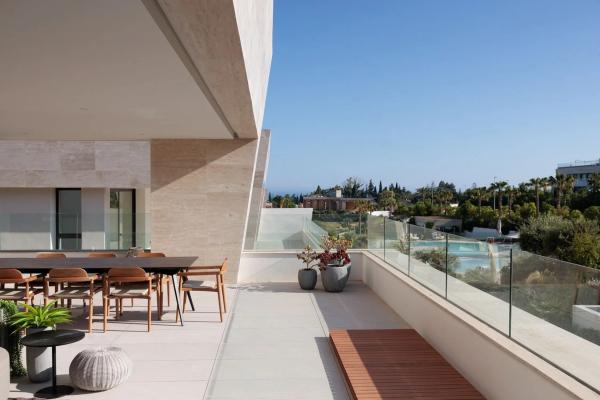 Duplex en venta en Barrio Las Lomas de Río Verde, Marbella photo 1