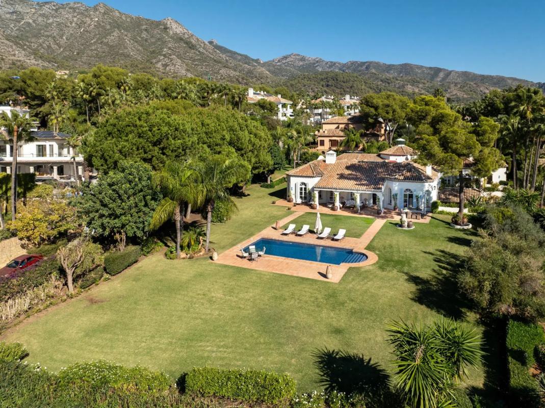 Sprzedaż niezależnego domku jednorodzinnego w Urbanizacion Altos Reales, 8, Marbella photo 1