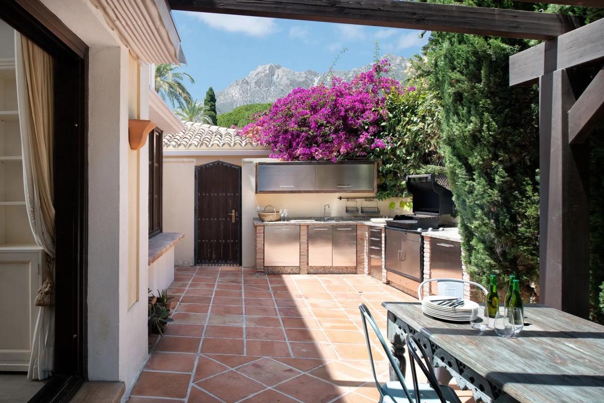 Sprzedaż niezależnego domku jednorodzinnego w Calle Montemedio, Marbella photo 4