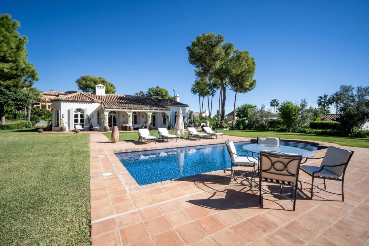 Sprzedaż niezależnego domku jednorodzinnego w Urbanizacion Altos Reales, 8, Marbella photo 2