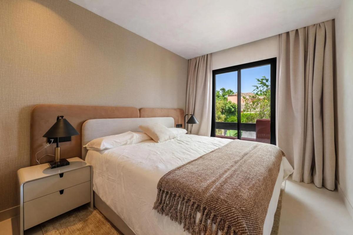 Sprzedaż szeregowego domku w Barrio Lomas de Marbella Club , Marbella photo 1