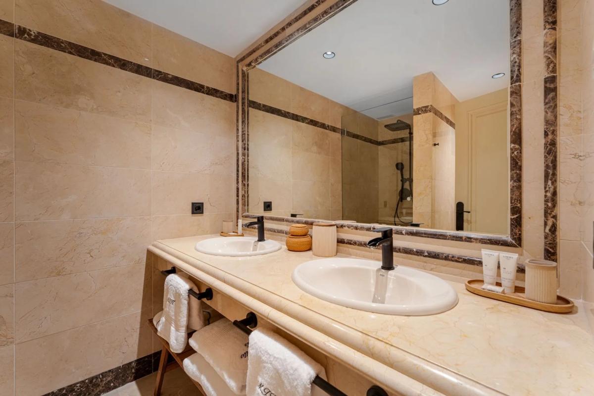Sale of apartment in Calle Lago de los Cisnes, 28 -1, Marbella
photo 4