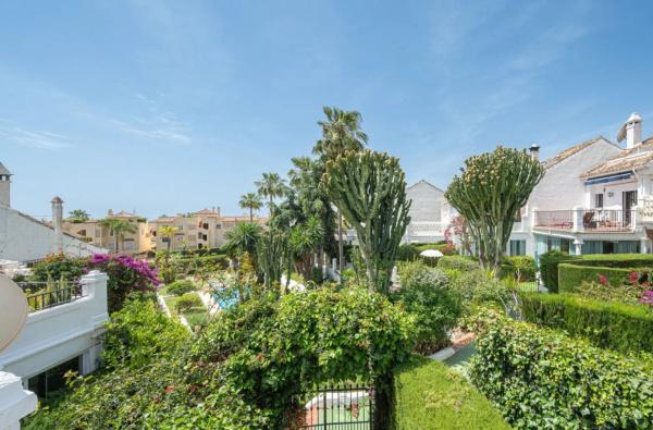 Dom szeregowy na sprzedaż w  Barrio Nagüeles , Marbella photo 1