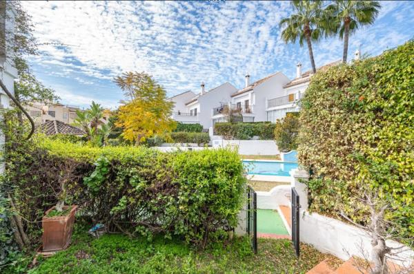 Dom szeregowy na sprzedaż w  Barrio Nagüeles , Marbella photo 3
