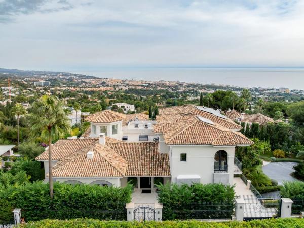 Chalet wolnostojący na sprzedaż w  Calle Liszt, Marbella photo 4