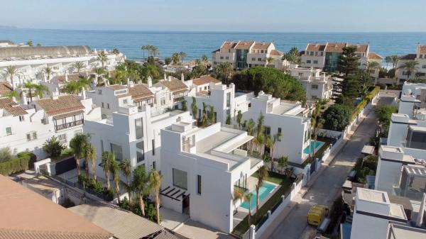 Chalet wolnostojący na sprzedaż w Urbanizacion Rio Verde Playa, Marbella photo 1