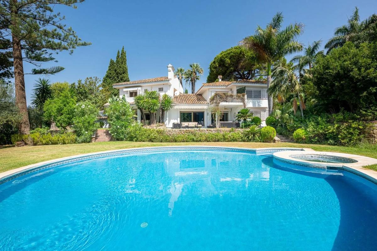 Sprzedaż niezależnego domku jednorodzinnego w Calle Picos de Aroche, Marbella photo 3