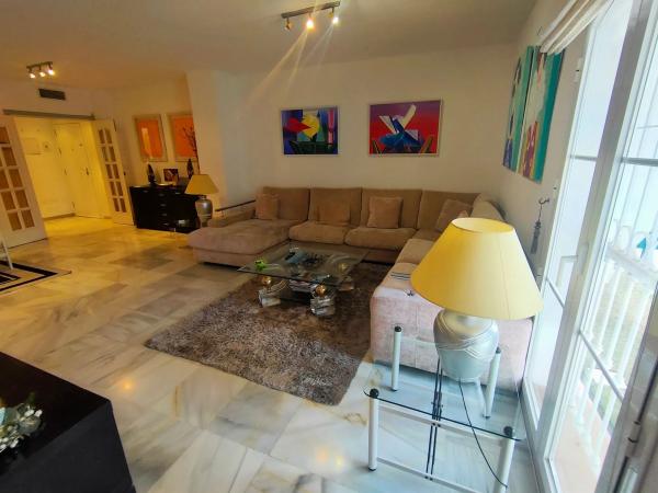 Piso en venta en AV PIEDRAMAR-ARROYO PIEDRAS, 1, Marbella
photo 1