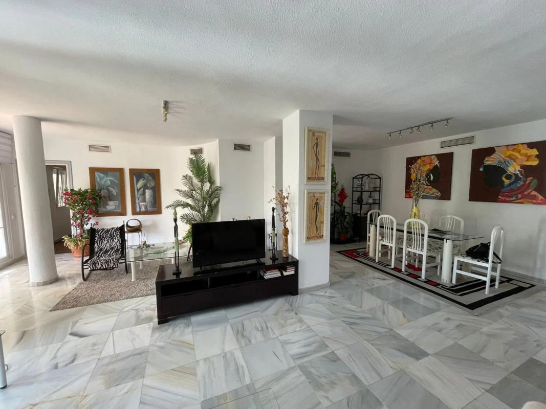 Venta de piso en Avenida Piedramar, 1 D, Marbella
photo 1