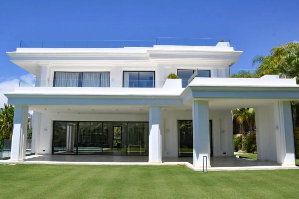 Chalet wolnostojący na sprzedaż w Barrio Lomas de Marbella Club, Marbella thumbnail 1