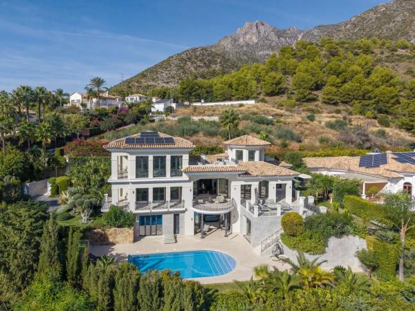 Chalet wolnostojący na sprzedaż w Calle Mozart, 10, Marbella photo 1