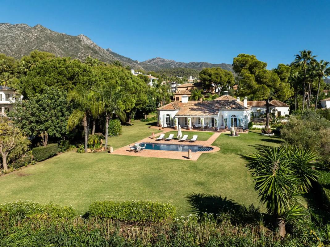 Sprzedaż niezależnego domku jednorodzinnego w  Calle Albinoni, 7, Marbella photo 2