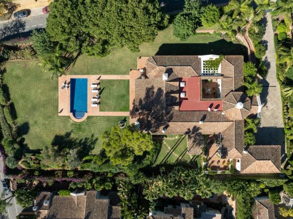 Chalet wolnostojący na sprzedaż w Calle Albinoni, 7, Marbella thumbnail 2