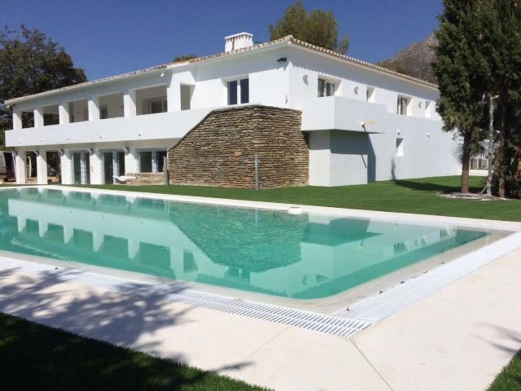 Sprzedaż niezależnego domku jednorodzinnego w Urbanización Cascada de Camojan, Marbella photo 1