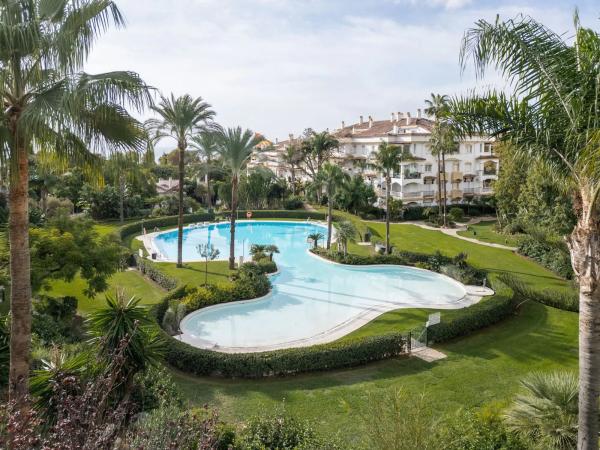 Piso en venta en Calle San Joaquín, Marbella
thumbnail 1