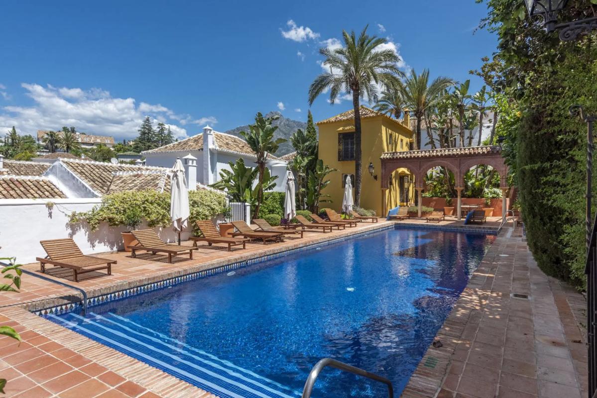 Sprzedaż szeregowego domku w  Barrio Lomas de Marbella Club , Marbella photo 4