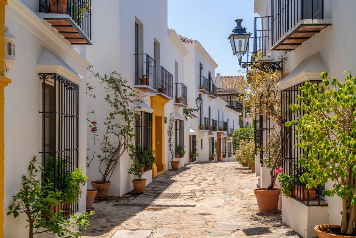 Sprzedaż szeregowego domku w  Barrio Lomas de Marbella Club , Marbella photo 5