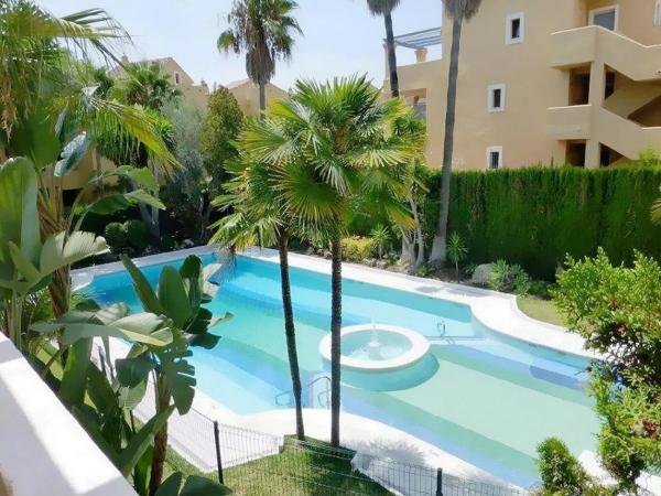Piso en venta en Avenida Piedramar, Marbella
thumbnail 1
