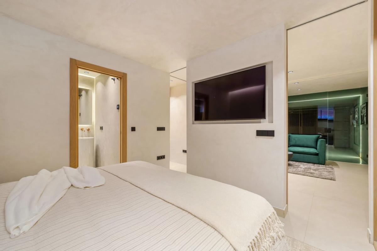 Venta de chalet adosado en Pintor Francisco Iturrino, 3 , Marbella photo 4