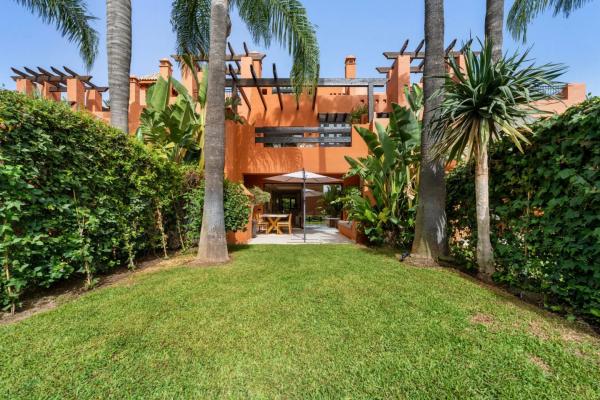 Dom szeregowy na sprzedaż w Barrio Lomas de Marbella Club , Marbella photo 1